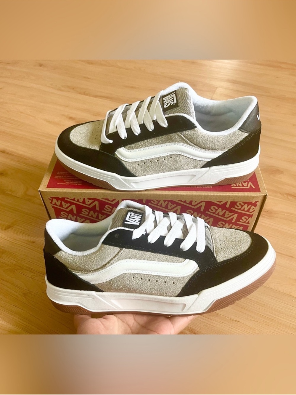 Vans Hylane Shoes Junior 7.0
US Women 8.5 US